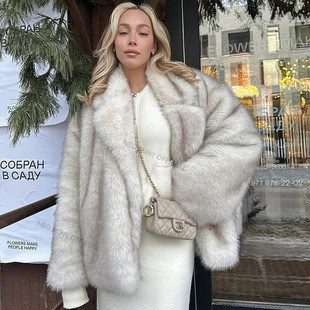 Faux fur coat with European and American style temperament