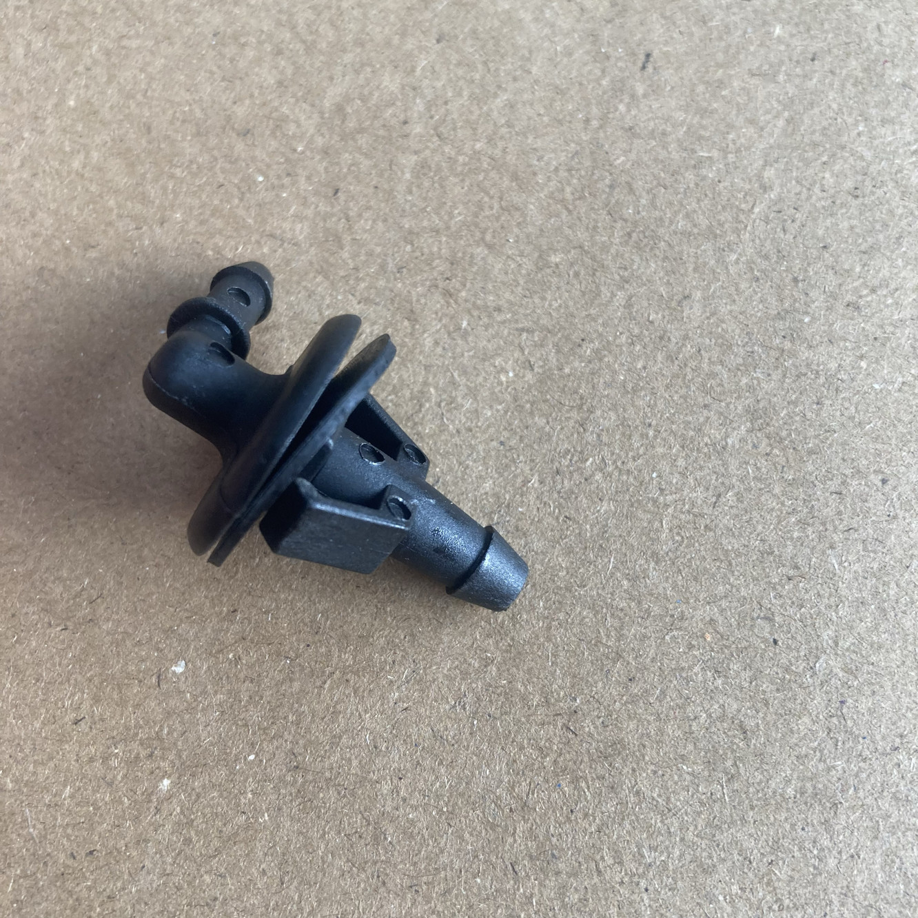 五十铃庆铃FVRFTR M100M600 VC46VC61雨刮水管接头喷水嘴接头原厂