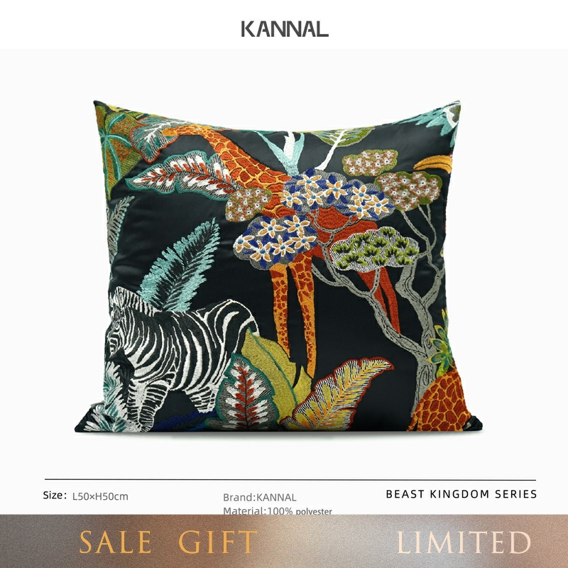 原始森林高端中古长颈鹿黑色抱枕