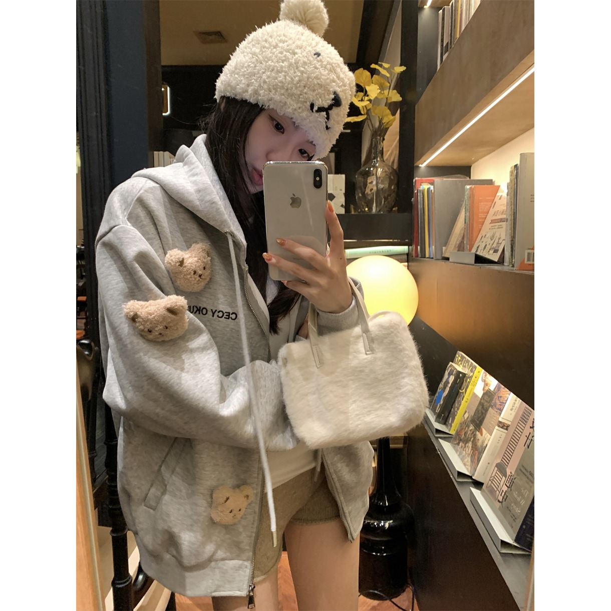 小熊字母刺绣连帽加绒卫衣外套