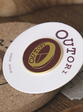 OUTORI 蝴蝶卡扣字母logo珐琅工艺美观圆形胸针