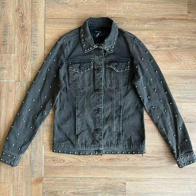 摇滚铆钉设计牛仔夹克