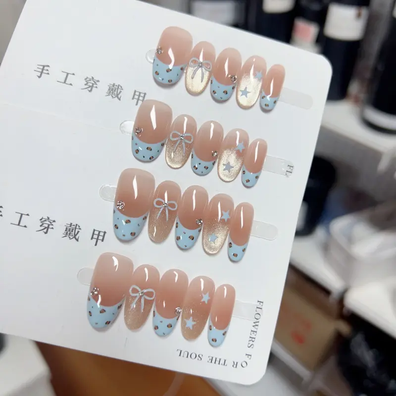 奶呼呼蓝粉豹纹爆闪法式氛围感蝴蝶结显白纯手工穿戴甲成品贴片