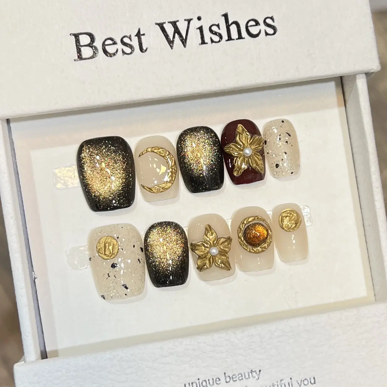 黛瑞森 外贸穿戴甲短款日月星光金色浮雕小花手绘美甲可拆卸甲片