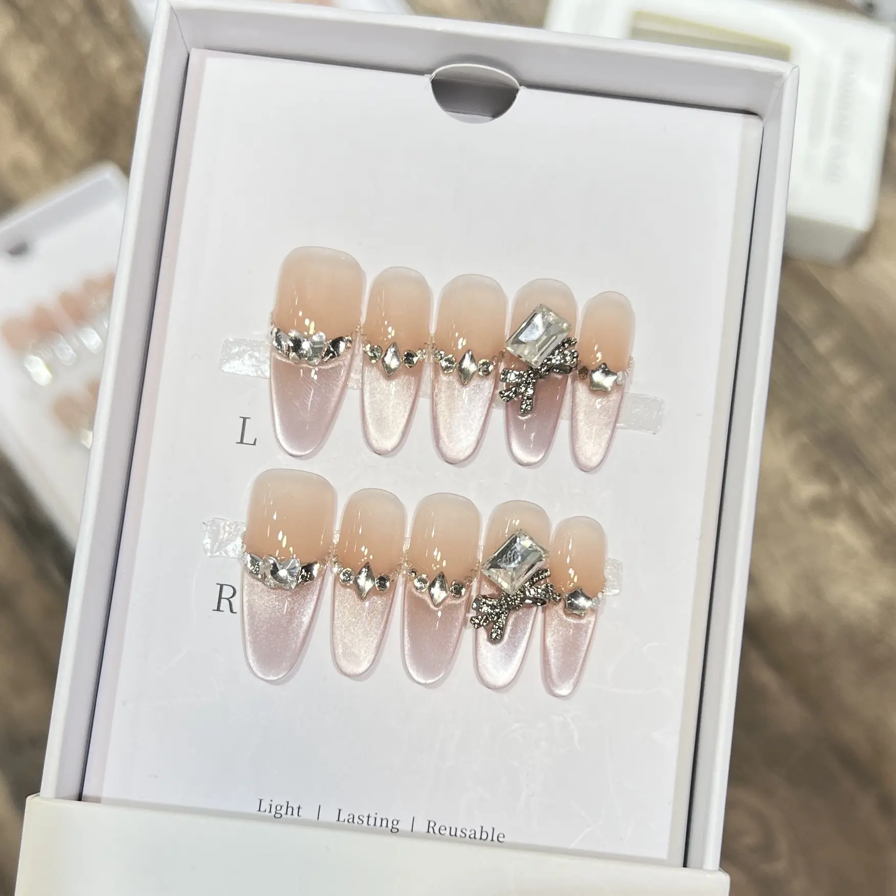 黛瑞森 穿戴甲手工裸色气质款玻璃猫眼法式爆闪蝴蝶钻美甲可拆卸