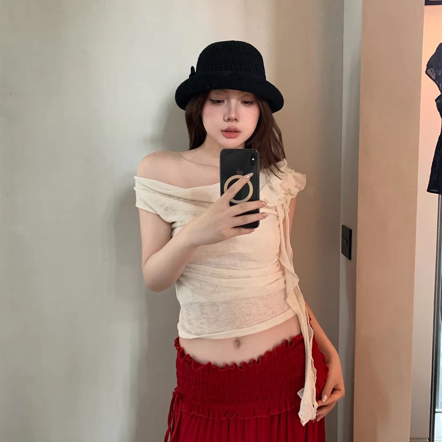 荷叶边杏色斜肩短袖T恤女