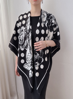 黑色时尚通勤风山茶花大波点方巾女130x130高品质手工边围巾披肩