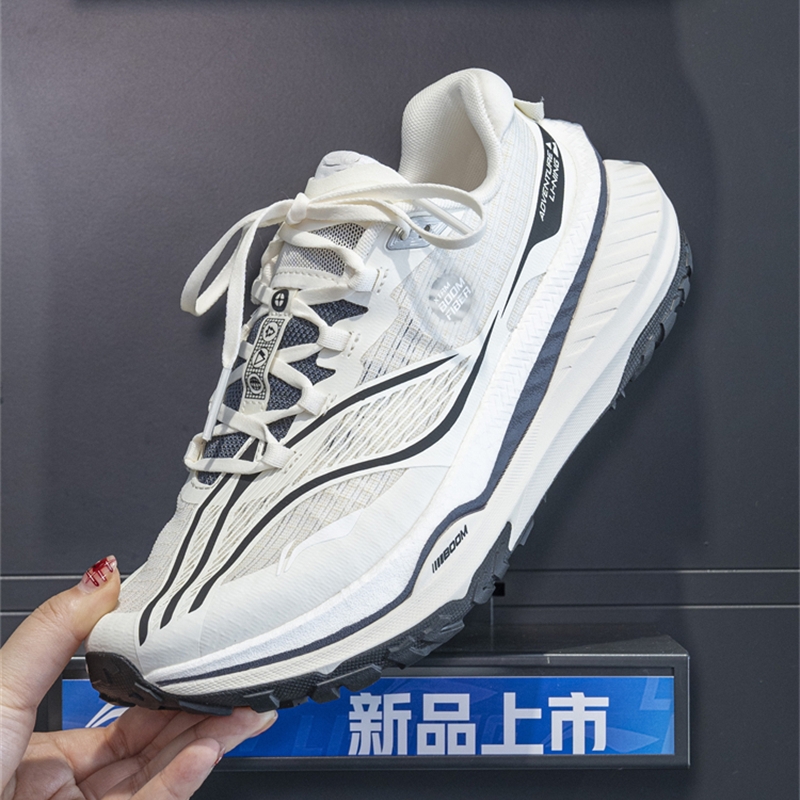 李宁男子越野跑鞋减震回弹