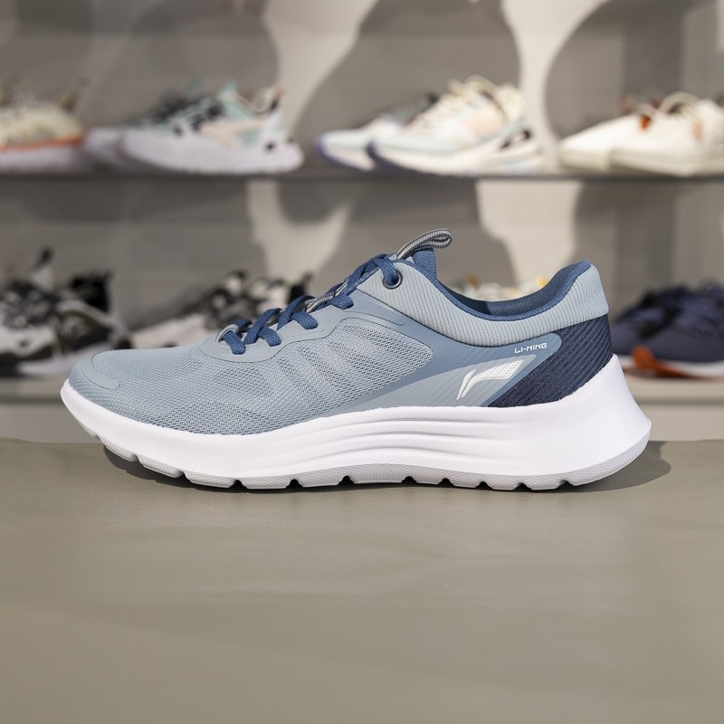 李宁男子跑鞋网面透气