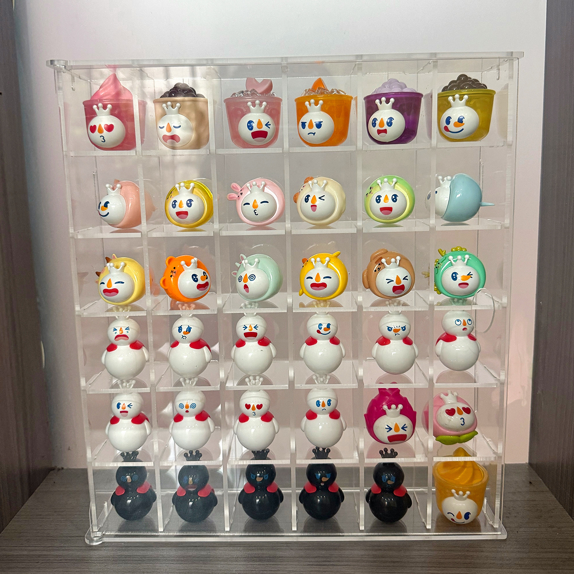 盲盒透明展示架适用蜜雪萌粒收纳桌面多层防尘盒小摆件分格收纳盒图片