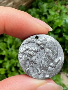 瑞典m铁陨石吊坠，重：19克，直径21.5毫米，厚7.2毫米，无裂完整