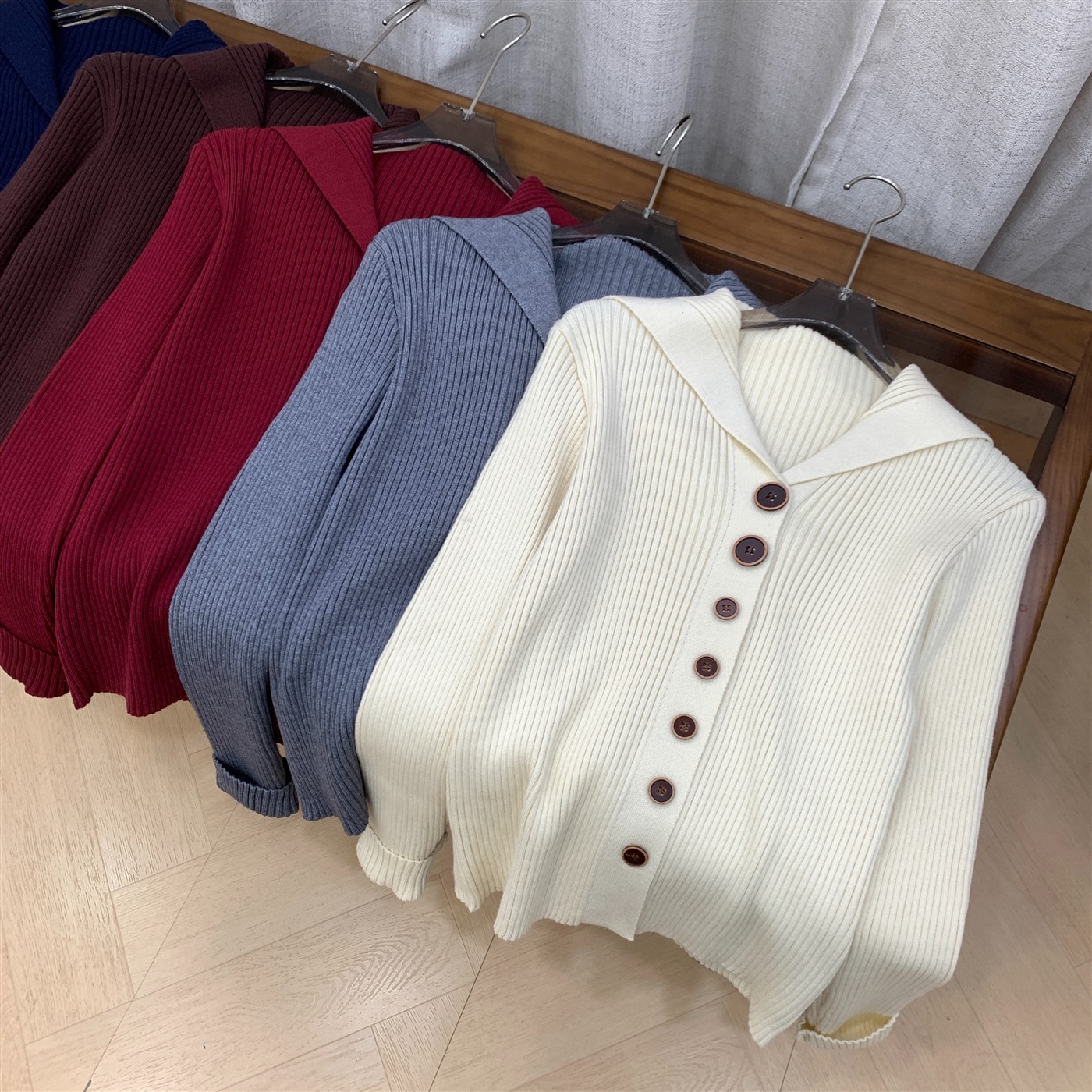 【新】安迪绒单排扣打底毛针织衫上衣女2025年秋冬季新款