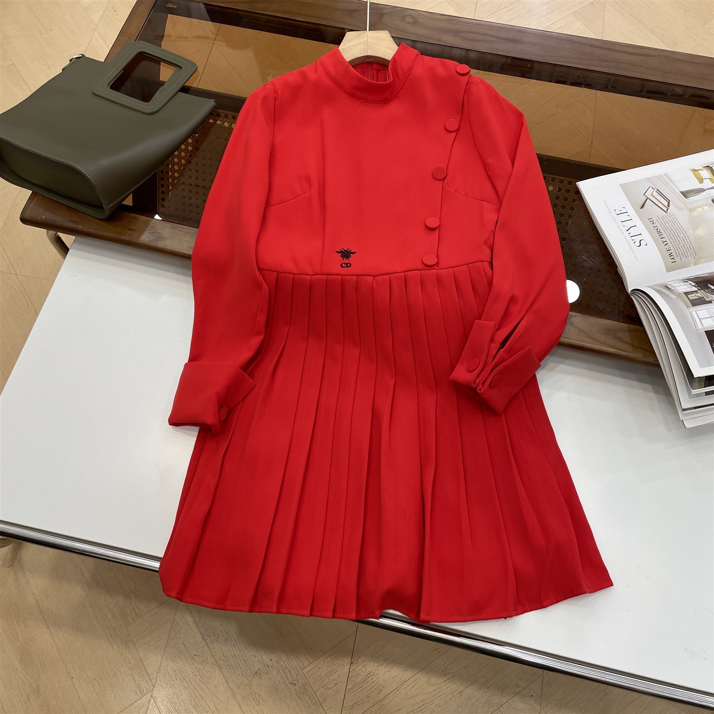 纯色连衣裙时尚新款高腰小众中国红喜庆中长裙女 K#30