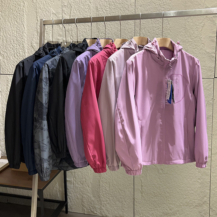 户外防风防水加绒保暖连帽冲锋衣