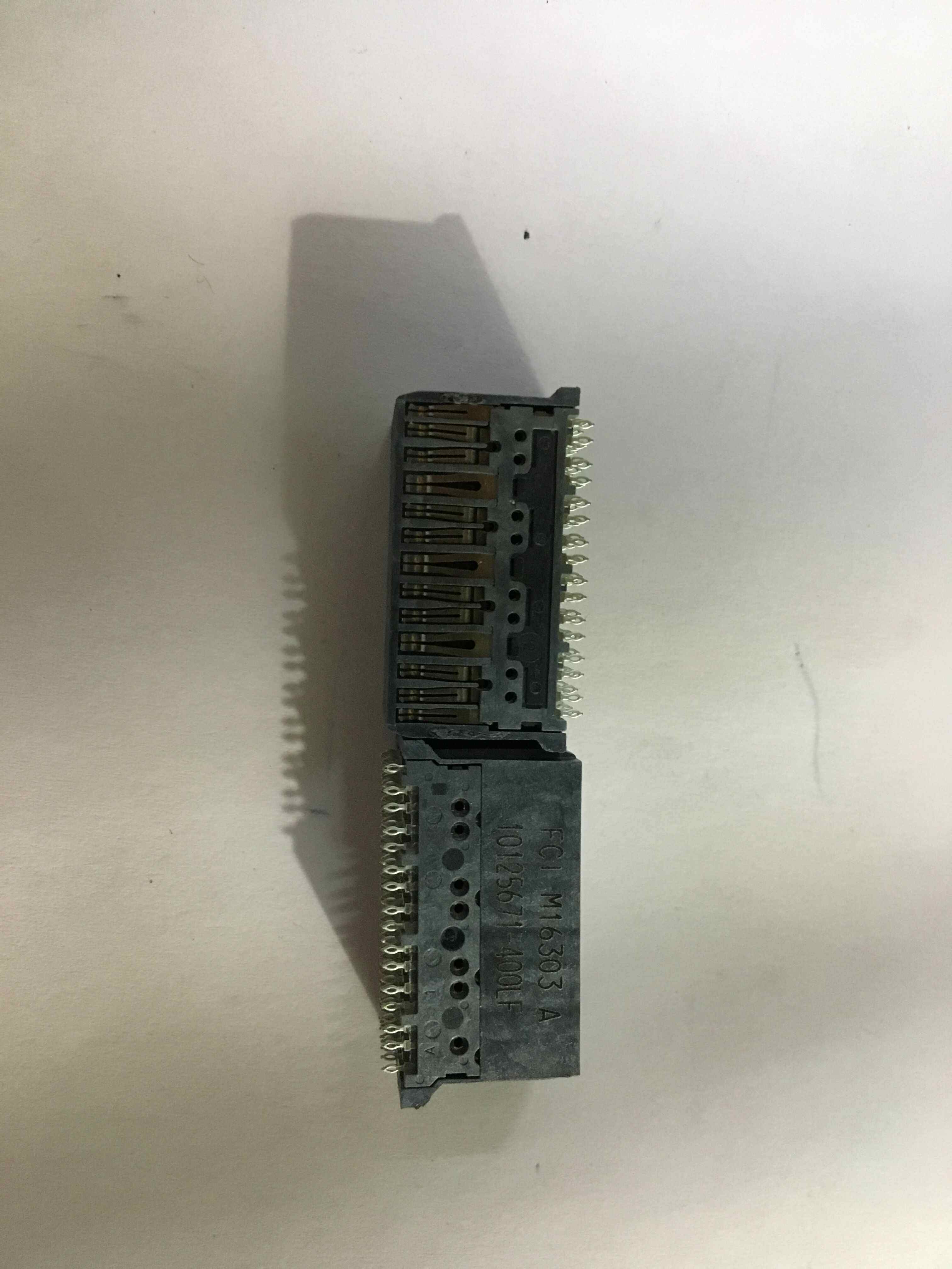 10125671-400LF FCI连接器 大电流高速连接器