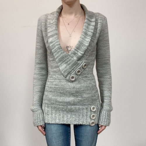 古早氛围感显瘦低领纽扣装饰毛衣