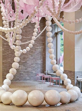 巨型金属珍珠球串项链装饰