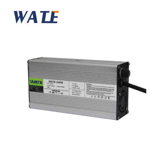 铅酸12V8A10A充电器瓦特力铝壳