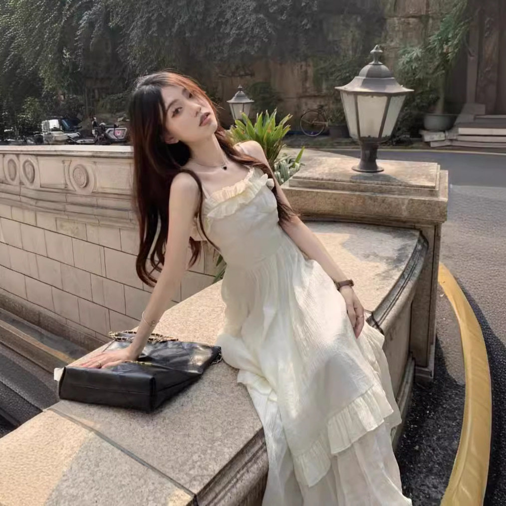 设计感法式木耳边吊带裙连衣裙女夏季仙气度假风慵懒收腰裙子长裙