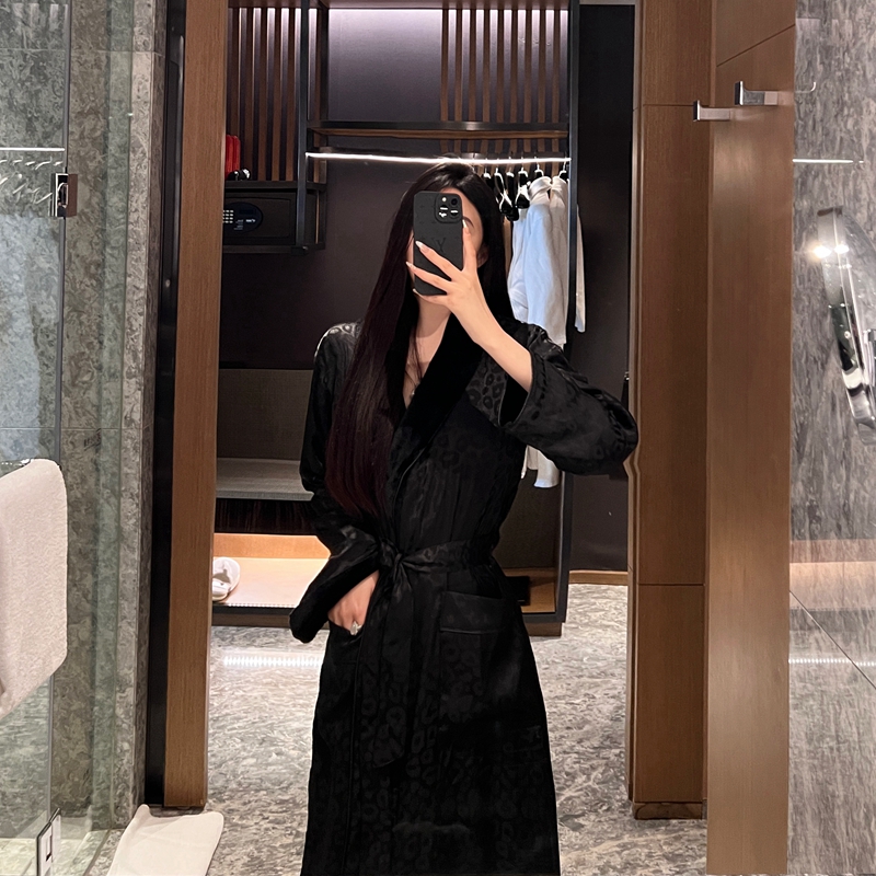 性感豹纹珊瑚绒睡袍睡衣女款2025新款冬季高级感情侣男士加厚浴袍