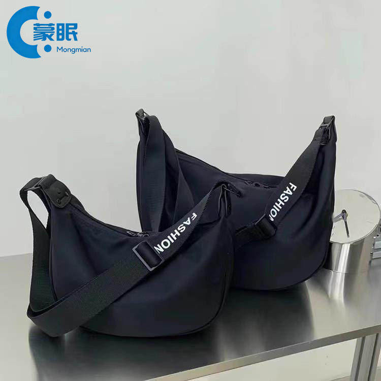 通用款女包斜挎包女包防水牛津布大容量饺子包斜挎包女小众新款百