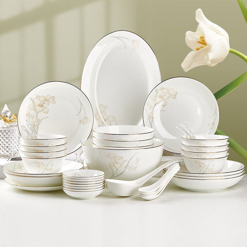 陶瓷碗碟套装家用新款轻奢金边骨瓷餐具可微波乔迁送礼碗盘筷套装