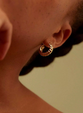 Louise Damas 正品浮雕纹理大号耳圈手工雕刻金复古气美耳环女