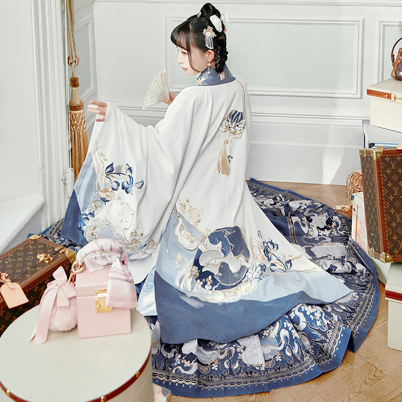 十三余小豆蔻儿[花间狸奴]重工刺绣披风绣花明制汉服女外套秋冬款