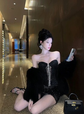 灰尘邓邓 贵气感御姐穿搭套装2025冬季新款抹胸上衣半身裙两件套