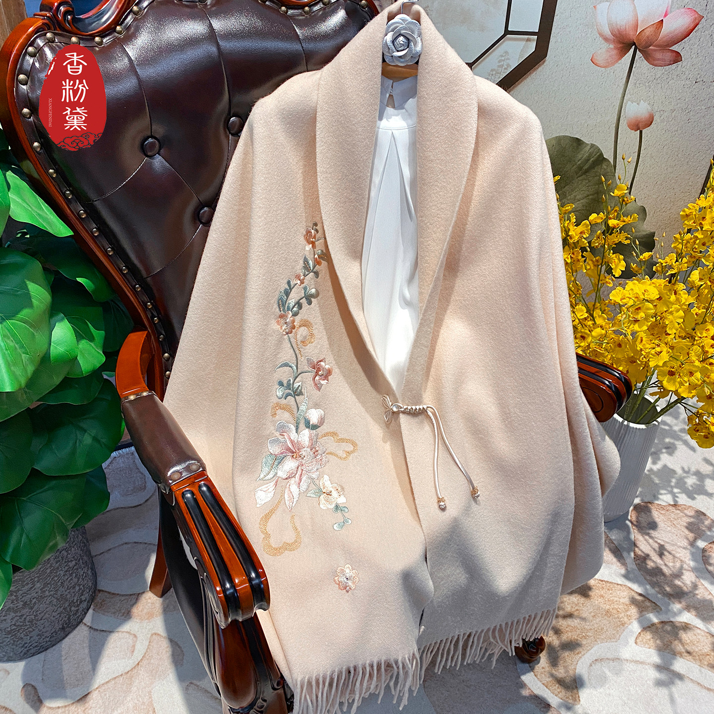 高端国风绣花羊毛围巾女保暖旗袍盘扣披肩送妈妈长辈婆婆节日礼物
