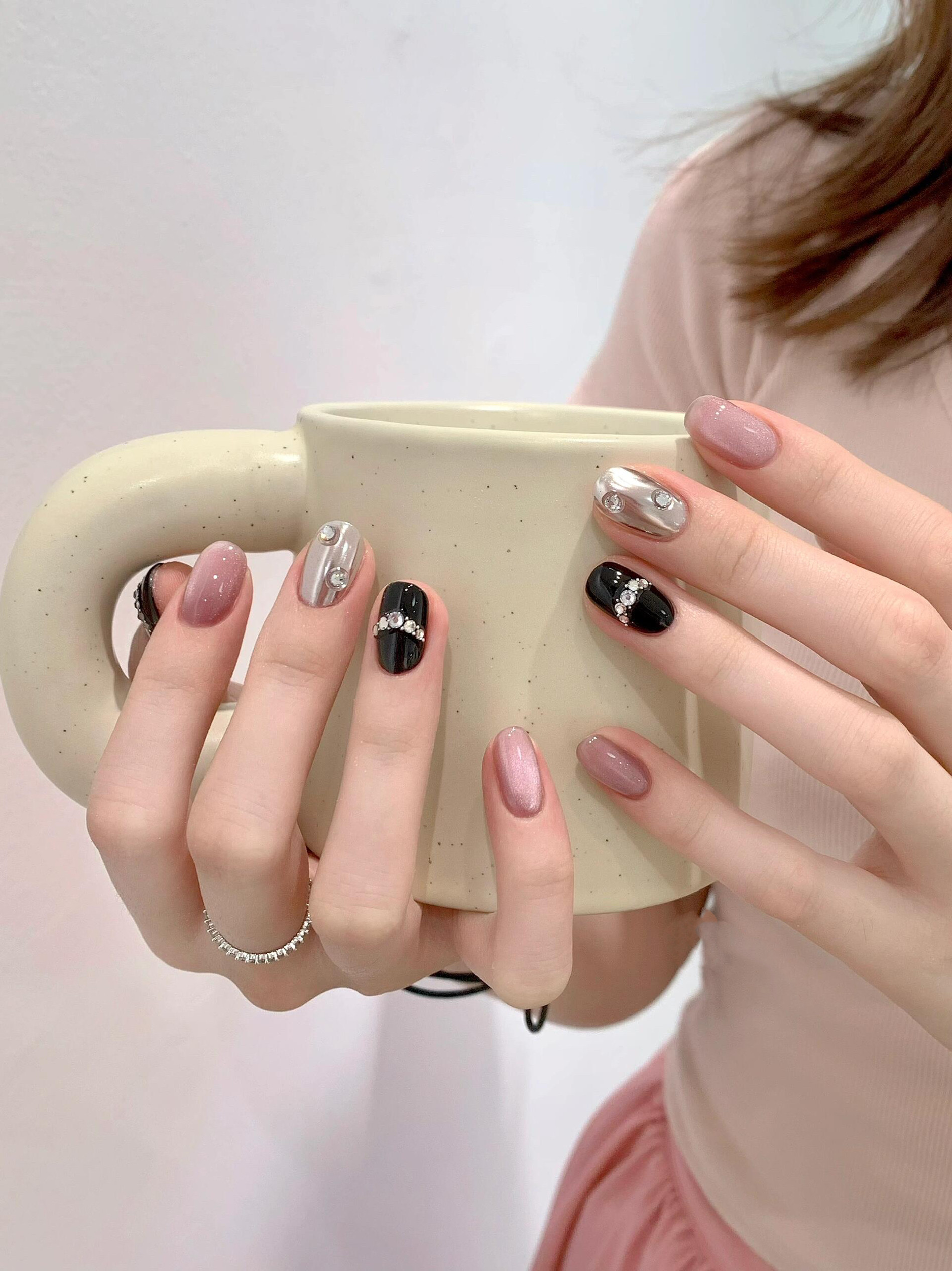 小红书同款穿戴甲甜酷辣妹风美甲黑色显白短款学生甲魔镜镜面美甲