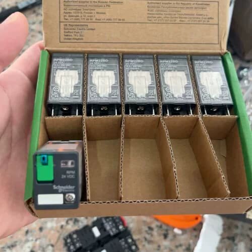 议价RPM22BD 继电器 24VDC 工控中间继电器维修
