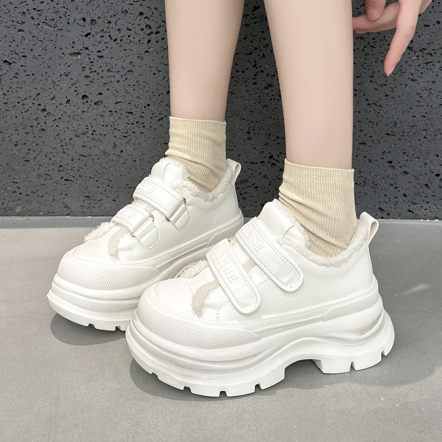 欧洲站魔术贴小白鞋女款2025新款