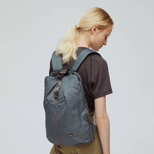 杉木山装功能百搭洋气米兰双肩包