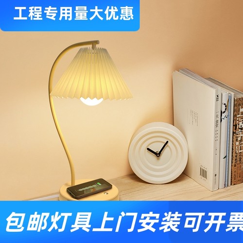 奶油风手机无线充电台灯小夜灯学习灯阅读灯床头卧室氛围装饰工厂