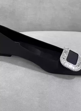 2026年春夏新款黑色绸缎RV水钻方扣单鞋女浅口低跟通勤方头平底鞋