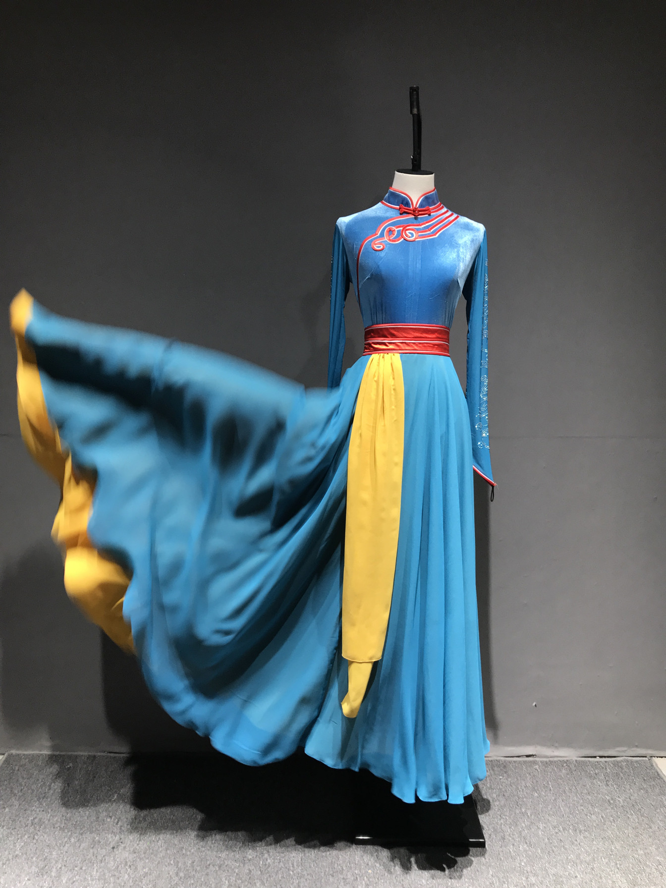 新款蒙古舞蹈演出服女少数民族服装蒙古族舞蹈服装大裙摆艺考定制,女装/女士精品,民族服装/舞台装,淘宝优惠券,粉丝福利购,淘宝优惠卷