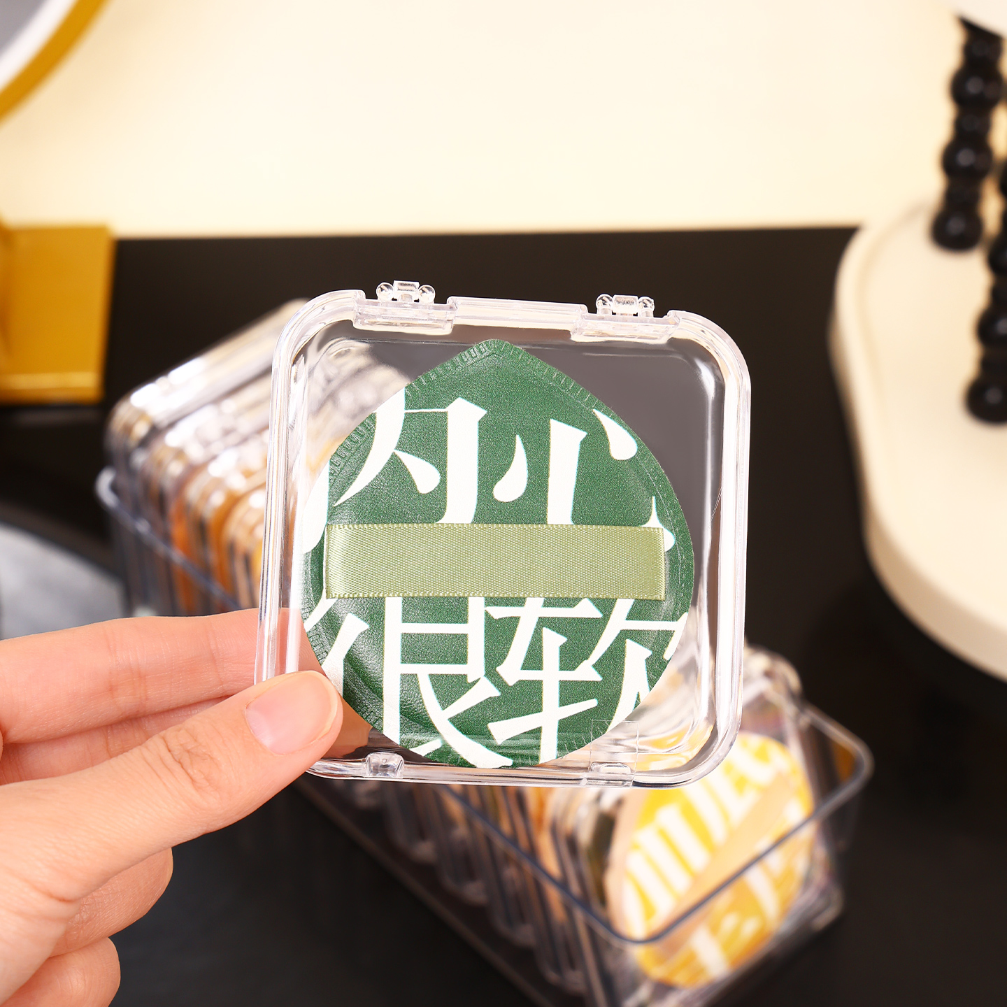【小巧便携】粉扑气垫专用盒子