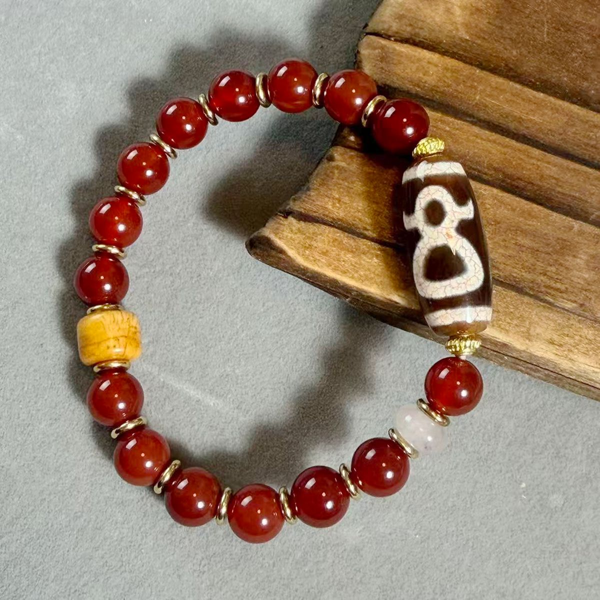 红肉财神老玛瑙天珠手串招财好运