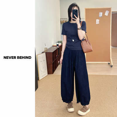 松紧腰调性裤脚小设计九分牛仔裤