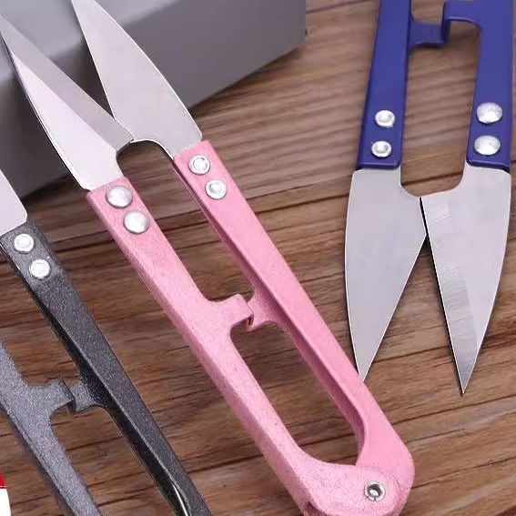 碳钢小剪刀剪线头家用U型弹簧纱剪十字绣锰钢服装裁缝纫小号剪刀