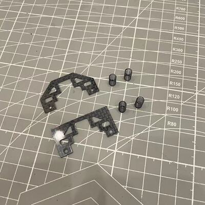 四驱车托架内避震托架