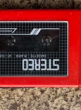 红色厦华磁带随身听(请询价)