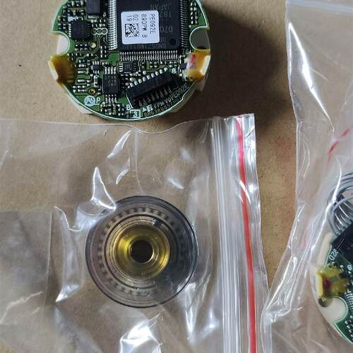 三菱编码器OBA24RM-010,成色漂亮,图片实物拍摄,功(请询价)