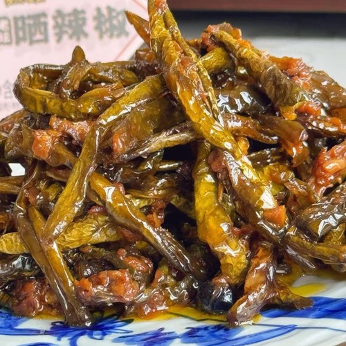 【好吃下饭】老坛晒辣椒农家腌制辣椒瓶装皱皮榨菜咸菜即食下酒菜