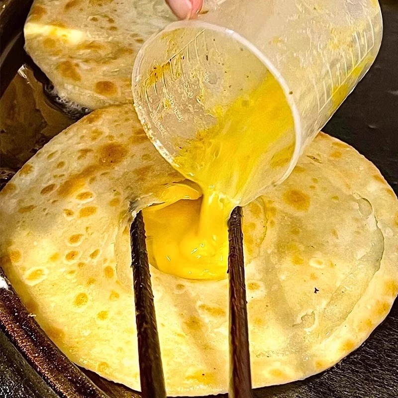 【无需解冻】鸡蛋灌饼饼皮半成品夜市同款家用原味带酱料加热即食