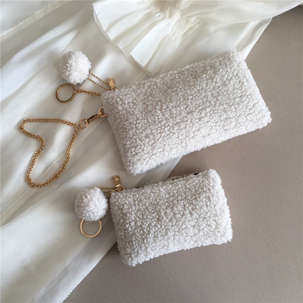 这个米白色羊羔毛毛手机包太好看