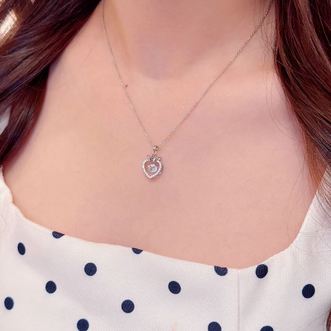 日本品质爱心项链时尚轻奢高级感锁骨链简约百搭小众天然锆石皇冠