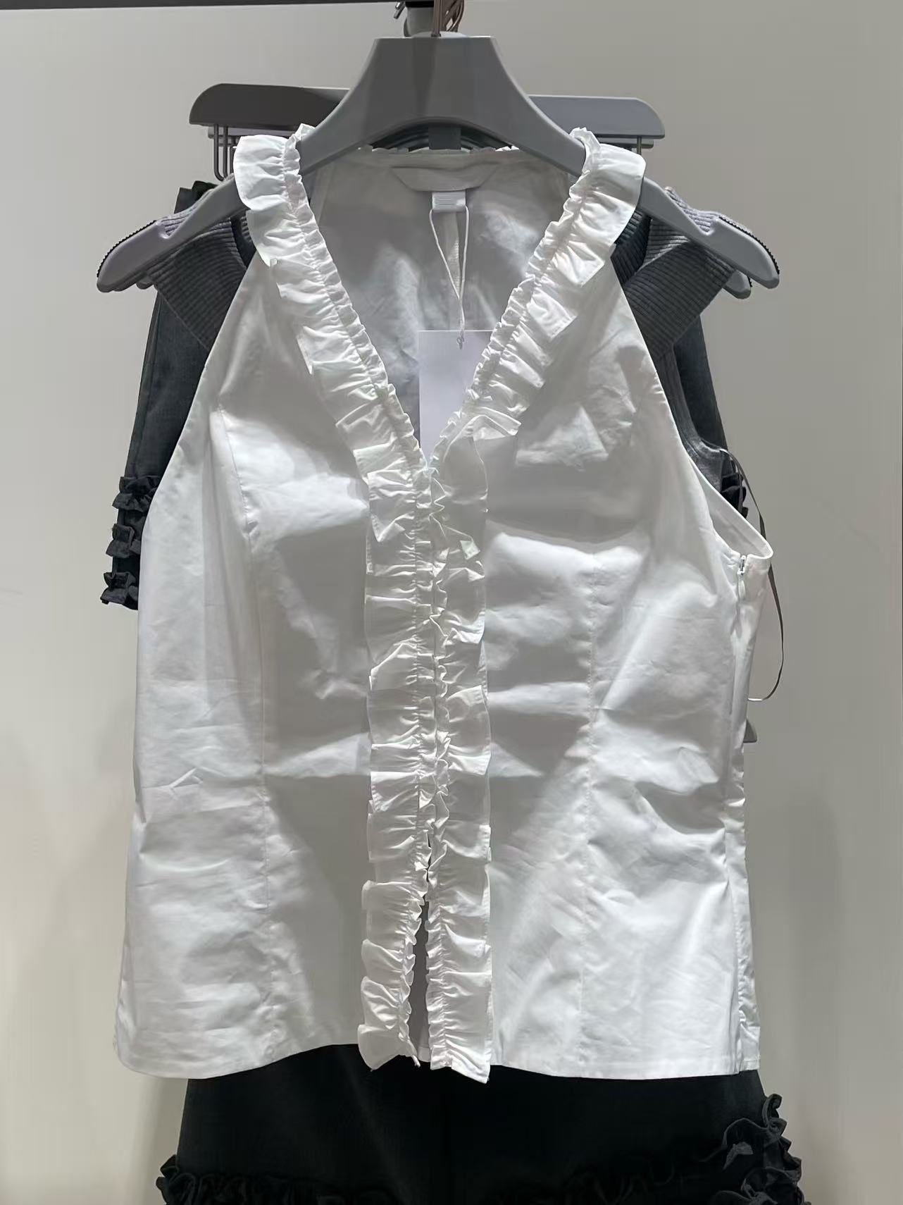SH&UR2026夏季新款女装都市荷叶边V领修身吊带衫UYU260049