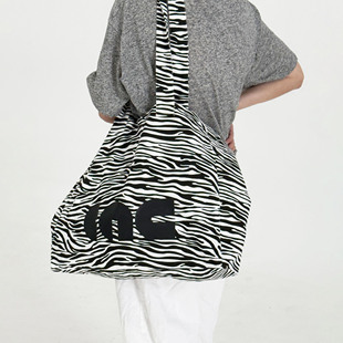 CAC斑马纹巨能装 多用途帆布包